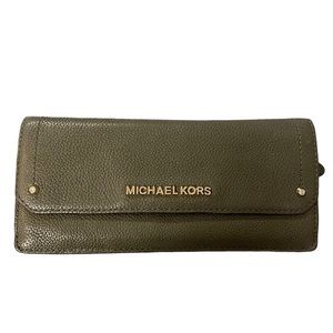 Michael Kors Jet Set Travel Flat Wallet - Color “Olive”